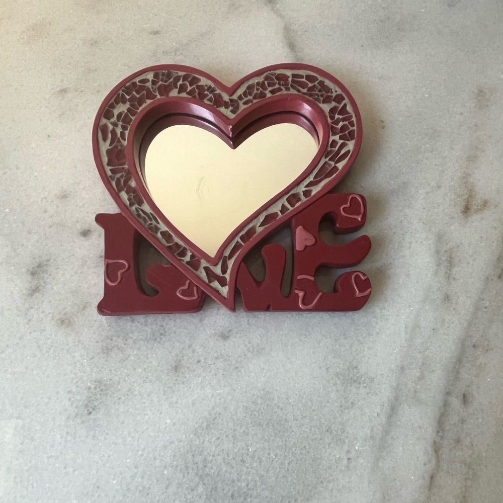 LOVE mini sign, wall decor mirror hanger, with Mosaic Red 4.5”x4.5” - Picture 3 of 9
